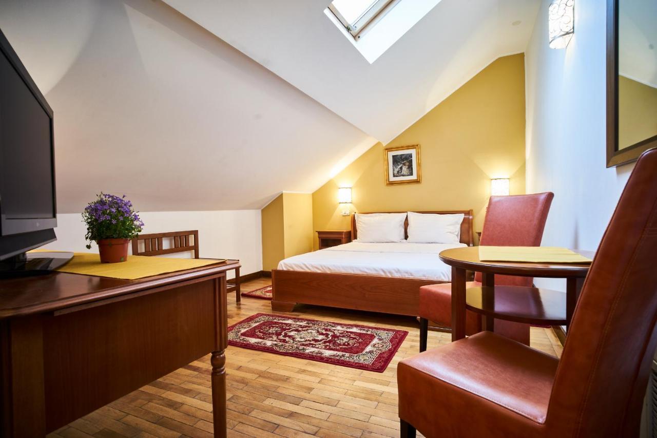 Cozy Attic Room V Bucharest Exterior photo