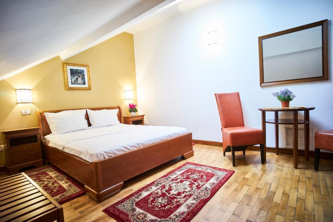 Cozy Attic Room V Bucharest Exterior photo